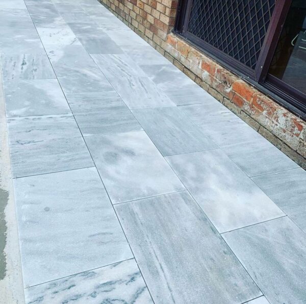 Paver Pic 3 - Silver Carrara Cloudy Vein